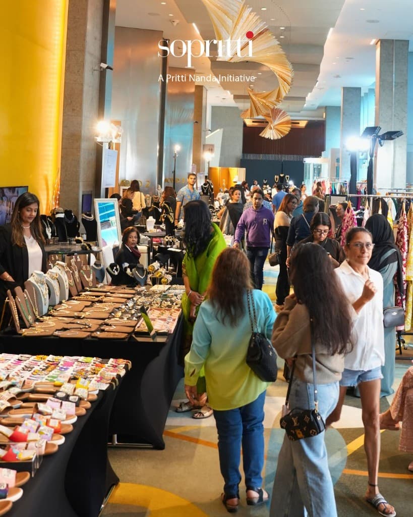 Crowded Sopritti exhibition hall with jewellery busts and colourful fashion displays